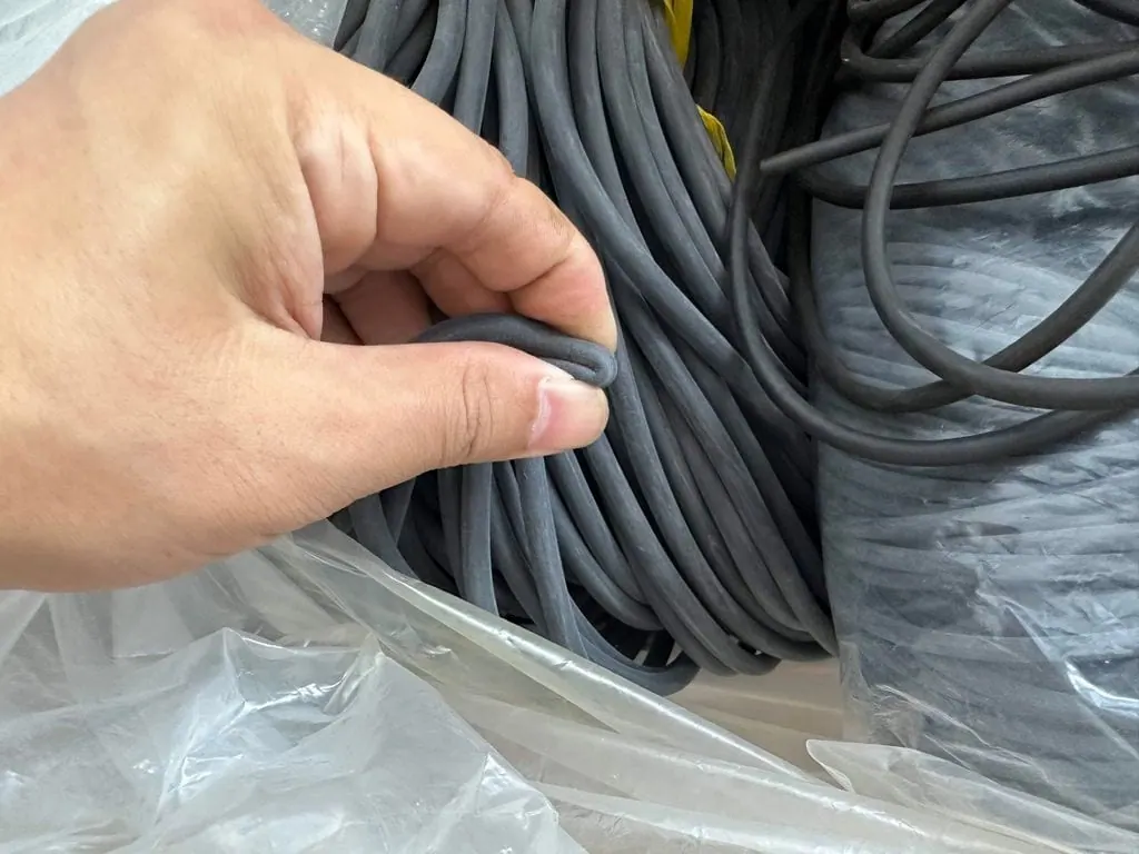 Tay cầm đoạn dây ngắn trước cuộn dây