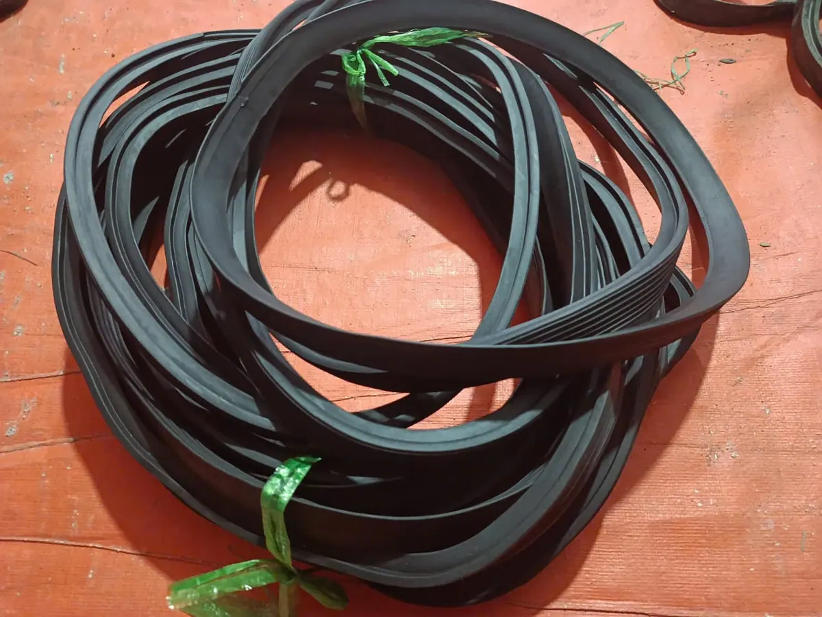 Bó gioăng cống bản dẹt buộc dây xanh trên nền cam