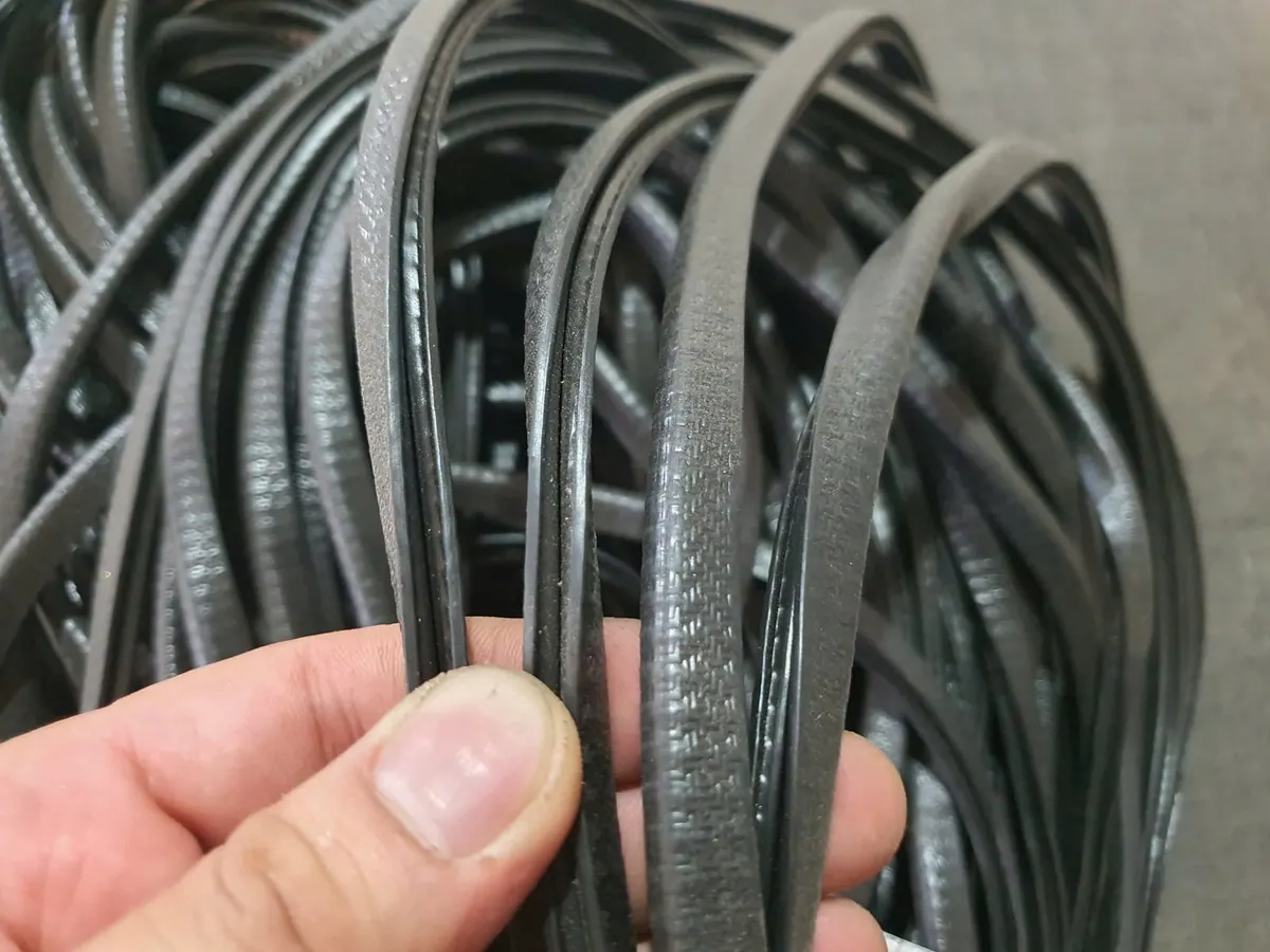 Tay đỡ vài sợi gioăng tủ điện kẹp mép