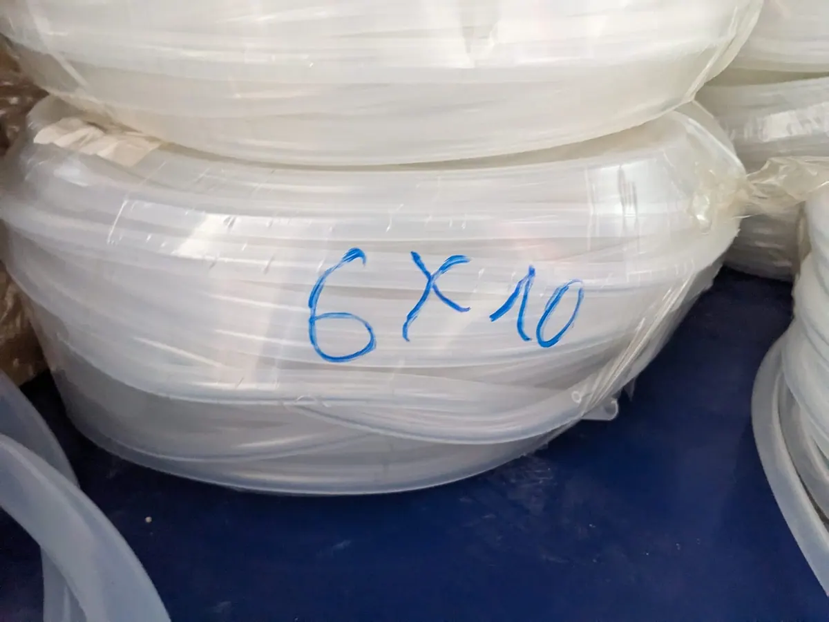 Cuộn ống silicone ghi cỡ bằng bút dạ trên bao
