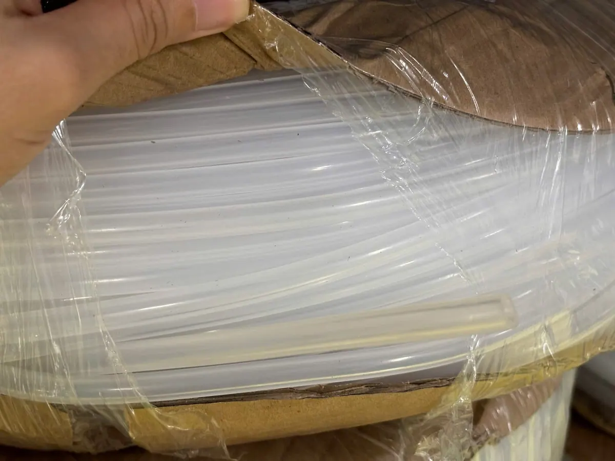 Cuộn ống silicone trắng bọc màng nylon