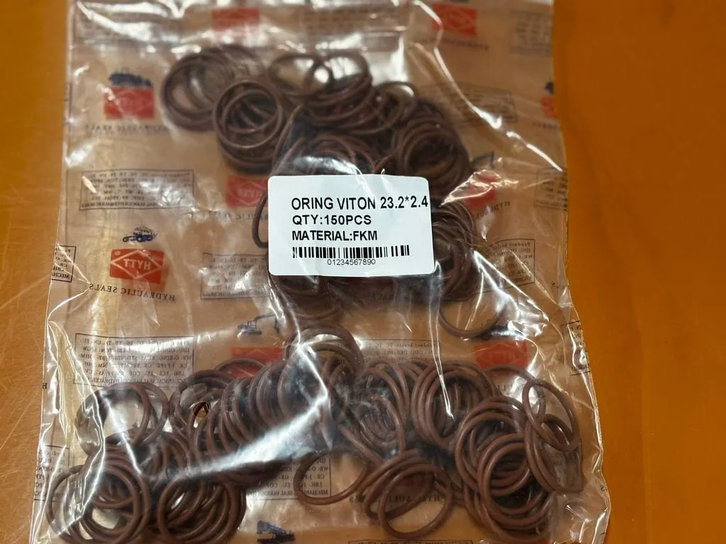 Túi oring Viton dán nhãn đặt trên đống hàng rời