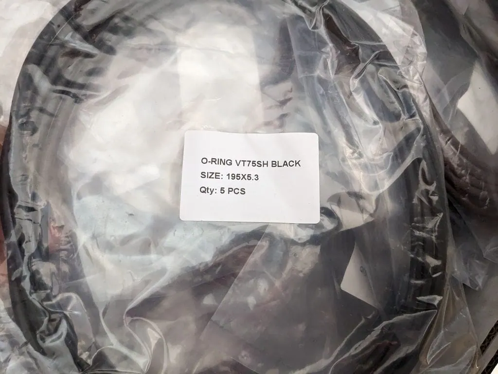 Cuộn oring nâu quấn tròn trong túi trong suốt