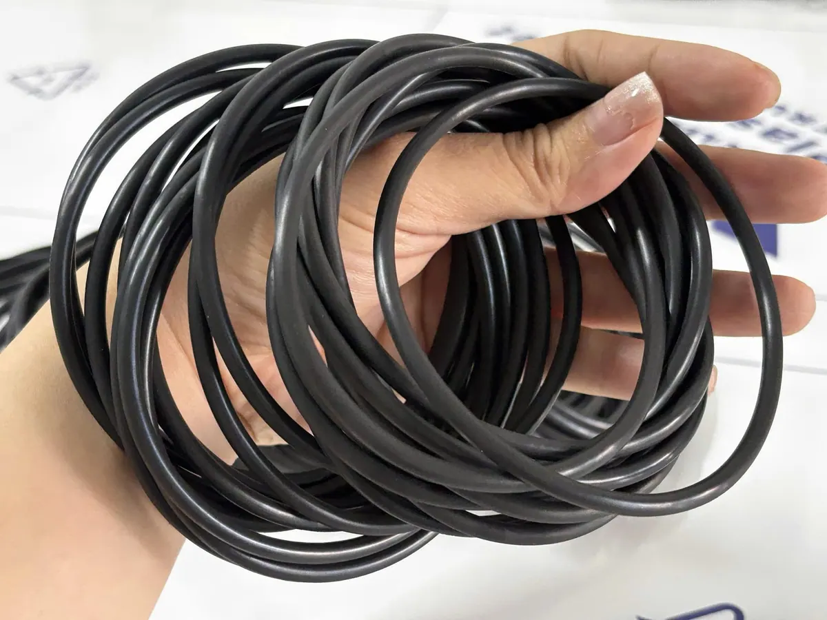 Tay đỡ bó oring đen cỡ lớn
