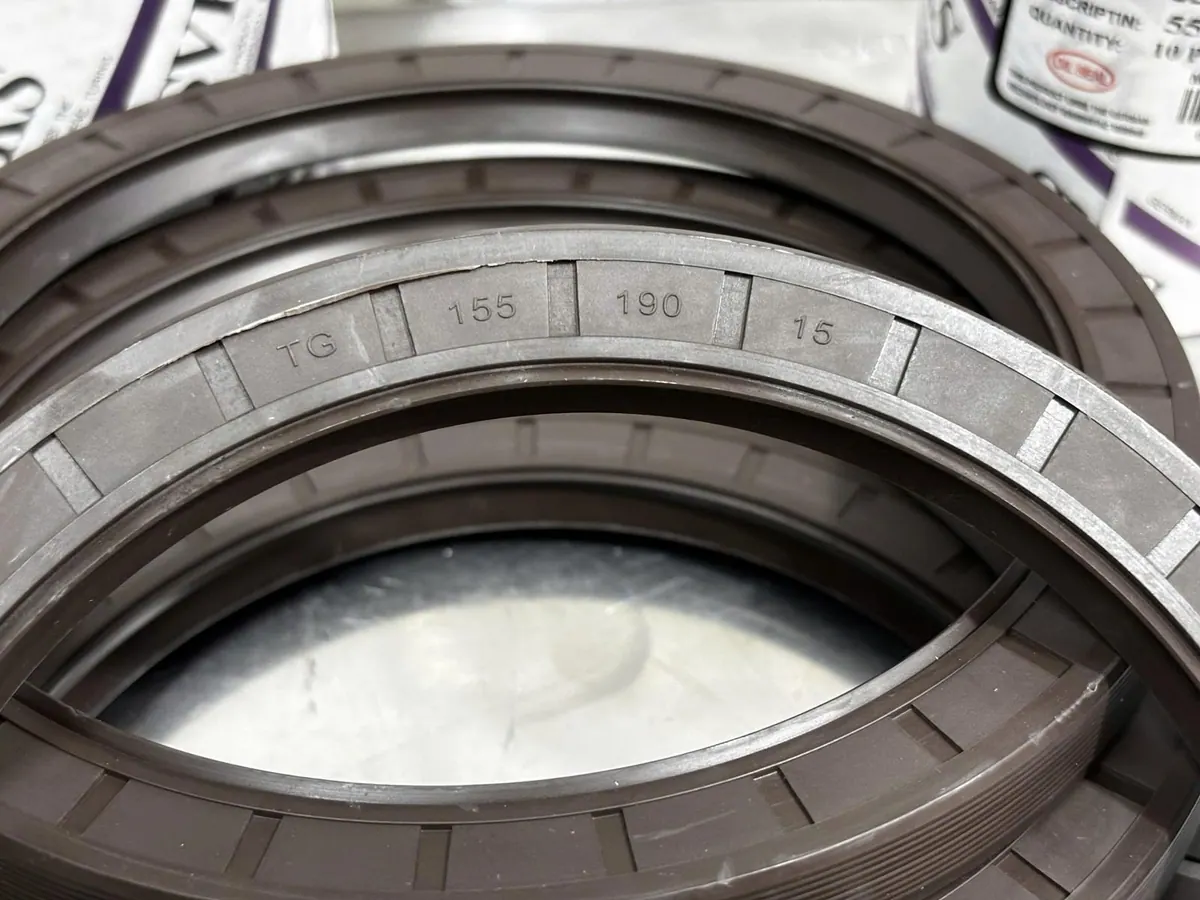 Phớt Viton cỡ rất lớn xếp chồng trong bao bì