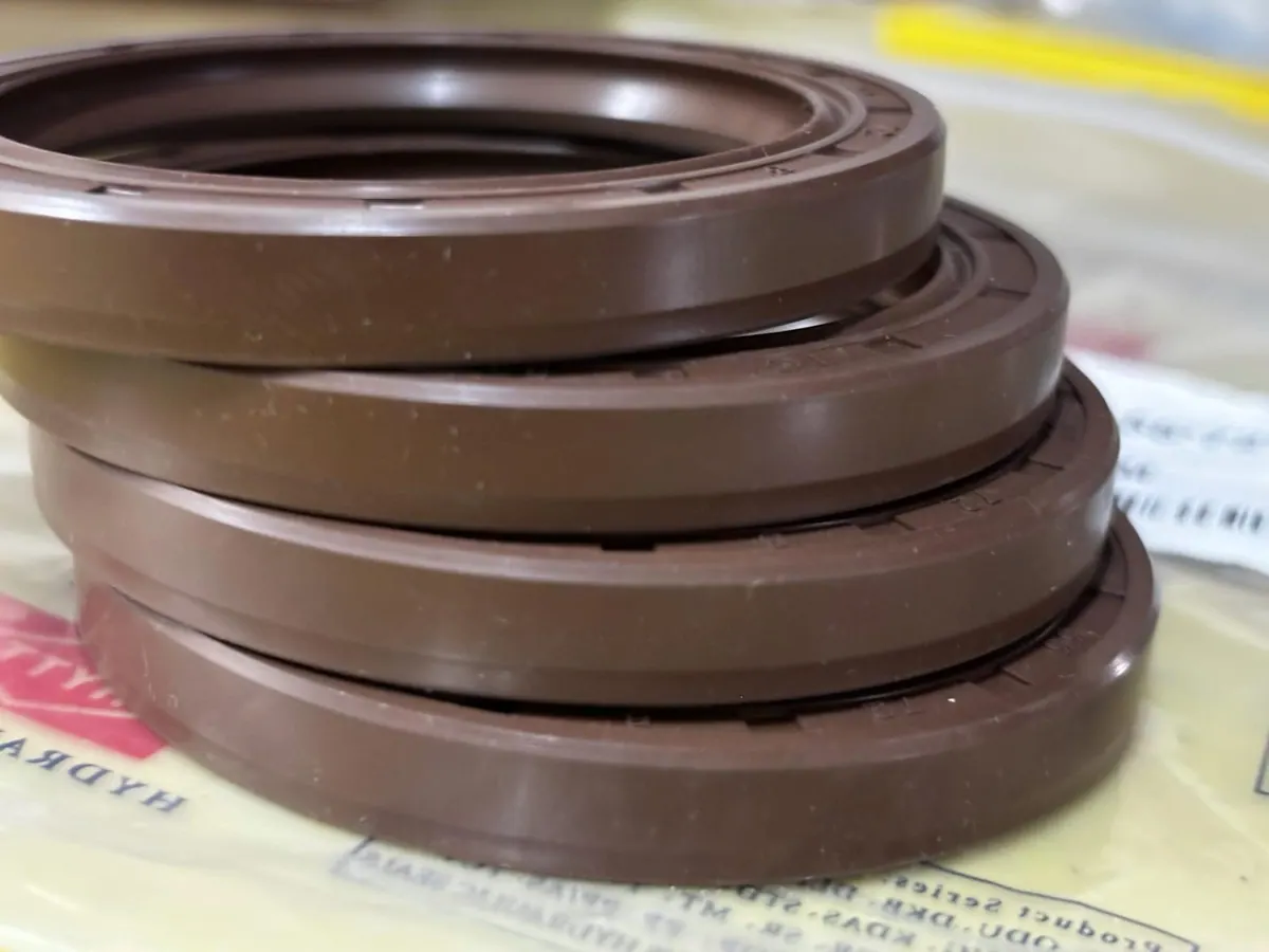 Phớt Viton cỡ lớn xếp chồng trên túi bao bì