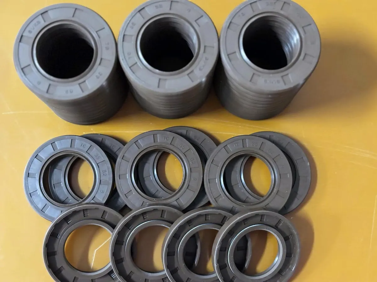 Phớt Viton hình ống và phớt dẹt xếp thành hàng