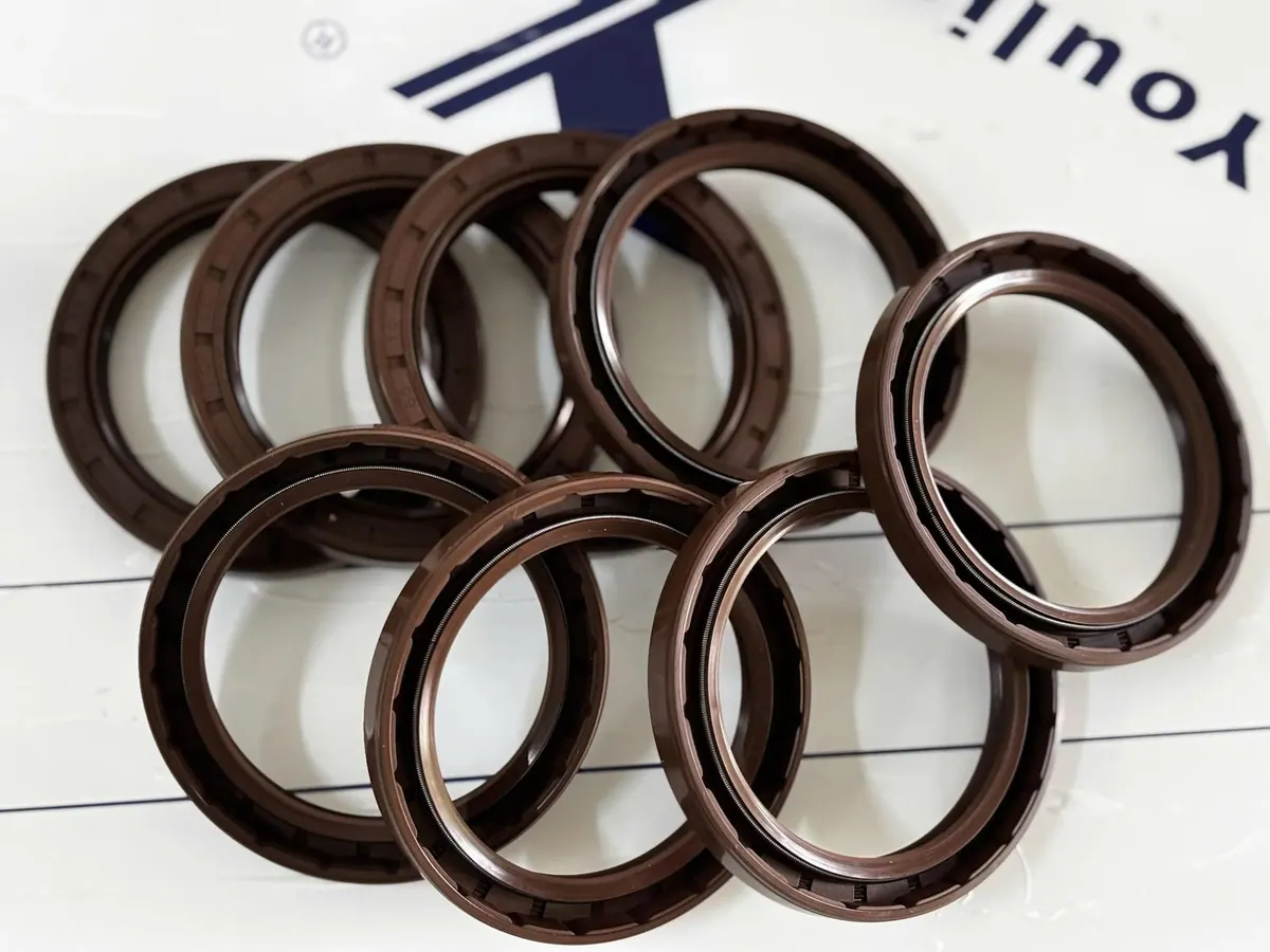 Phớt Viton cỡ lớn xếp rời trên nền bao bì